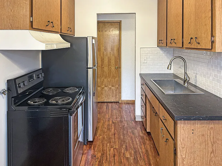 Carroll Court Apartments — Photo 37