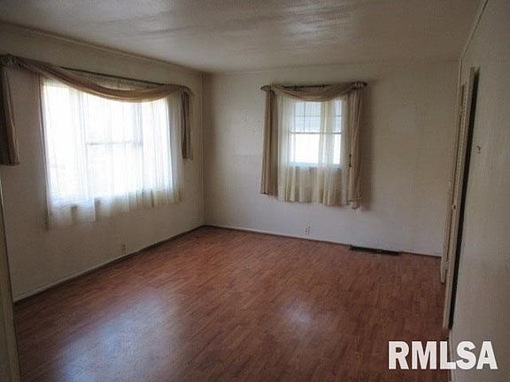 2nd image of 812 W Bartlett Ct