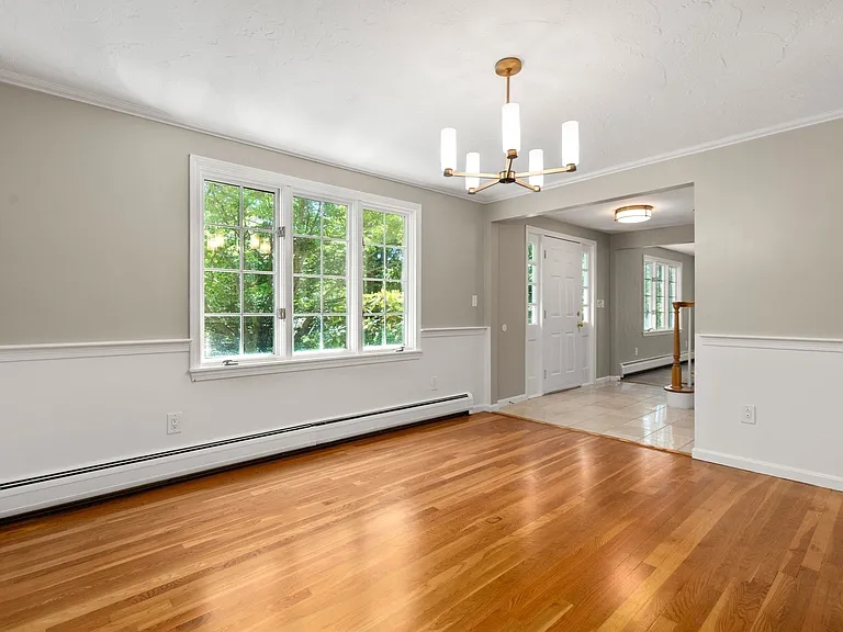 141 Westgate Rd — Photo 12