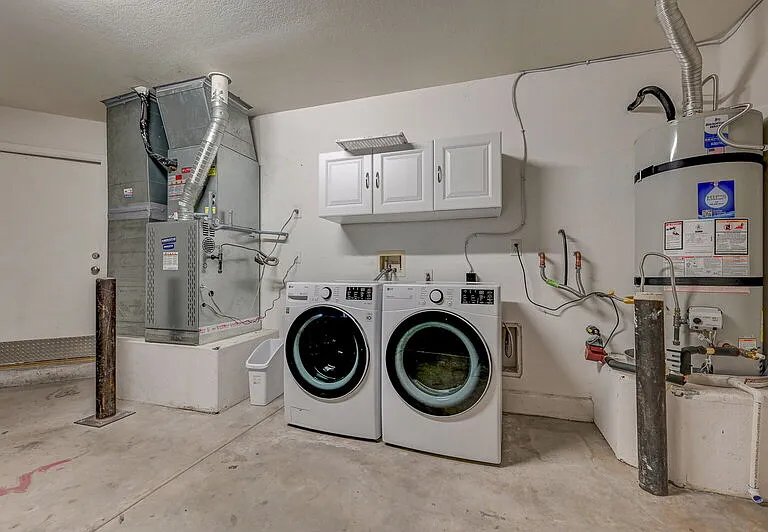 9152 Kentwell Ave — Photo 41