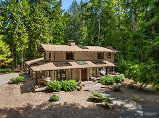 7020 NE Dolphin Dr, Bainbridge Island, WA 98110