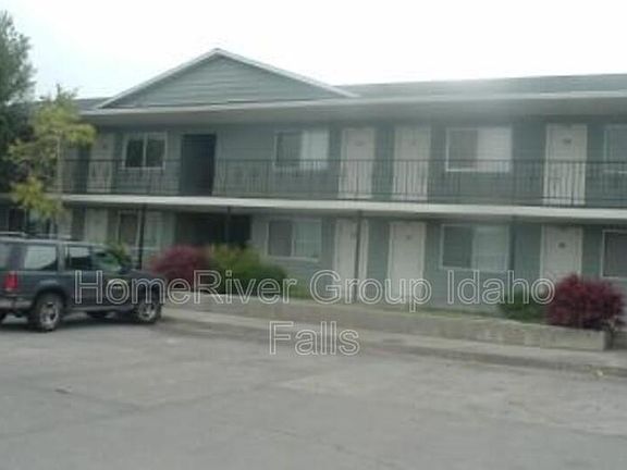2nd image of 2462 1st St #6