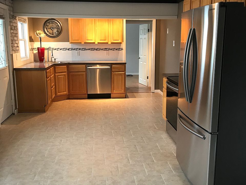 Large eat-in kitchen