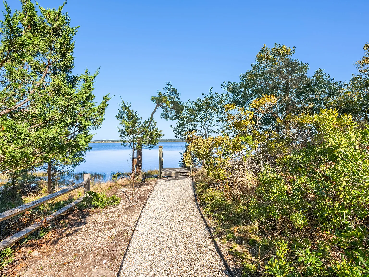 Three Mile Harbor Waterfront with Private Beach & Pool — Photo 2