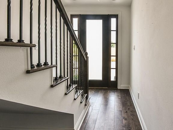 Hardwood floor. First floor guest bedroom with full bath.