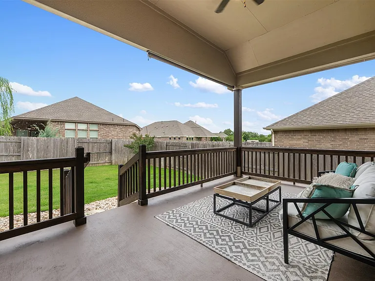 725 Millcreek Ln — Photo 33