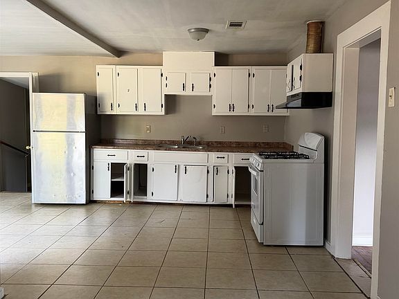 3rd image of 3030 McCool Ave