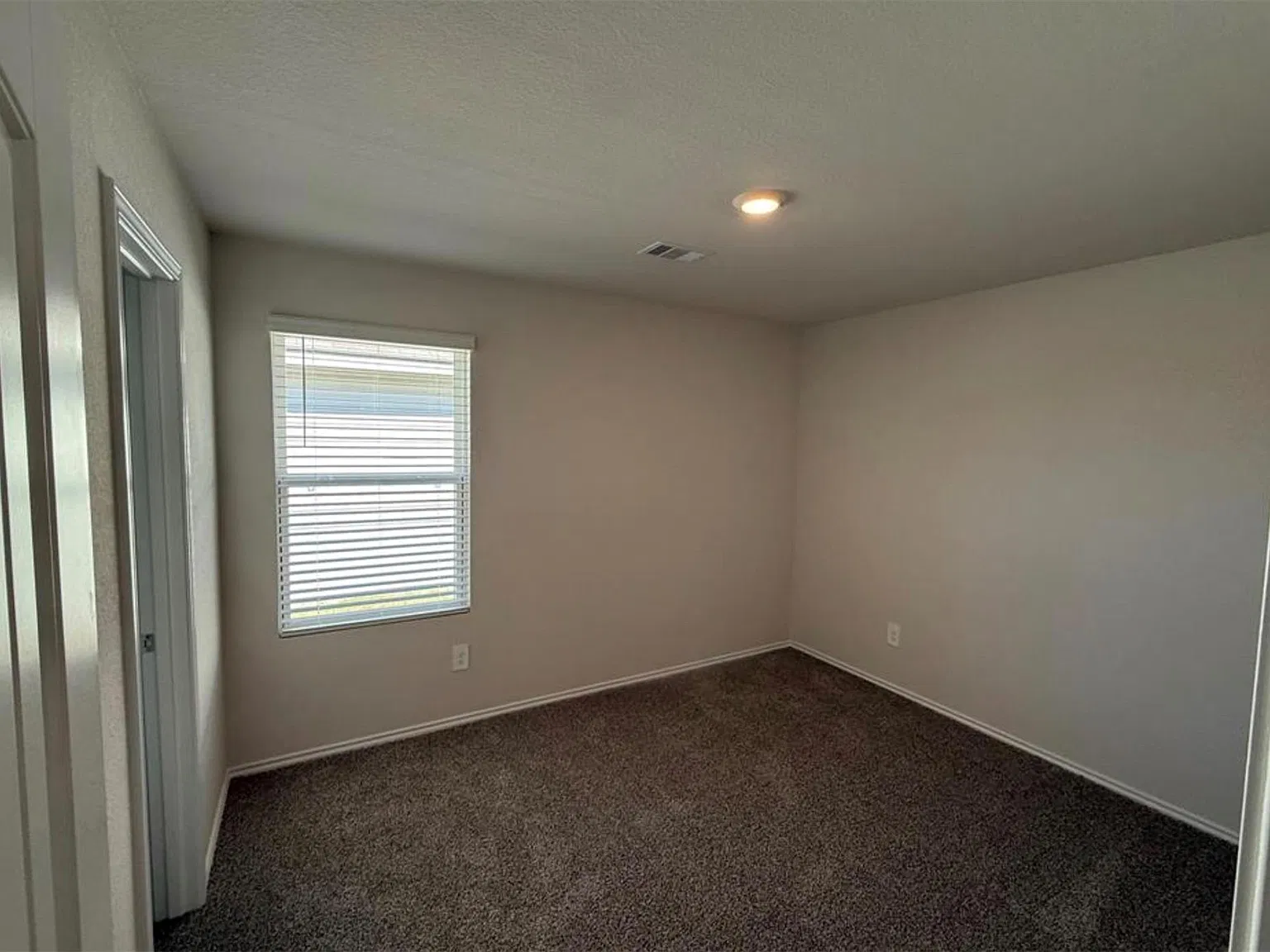 3 bed, 2.0 bath, 1414 sqft, $1,850 — Photo 4