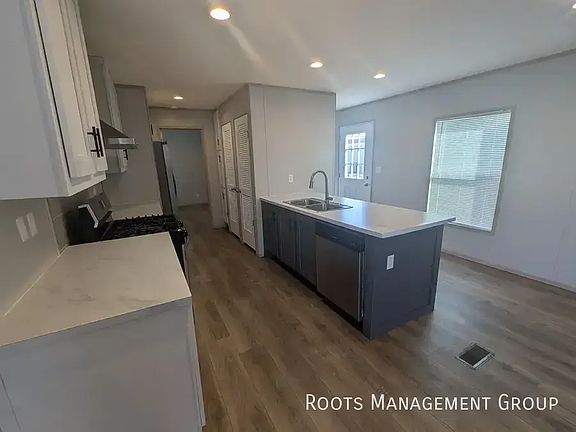 4th image of 700 E 6th St #138