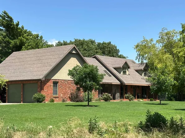 904 Emmaline Ave, Newton, KS 67114