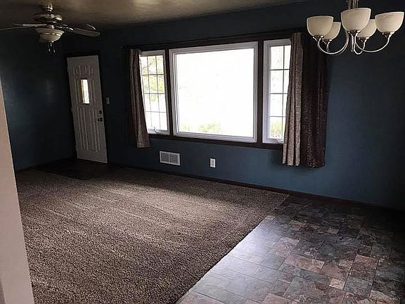 5th image of 2108 Douglas Ave
