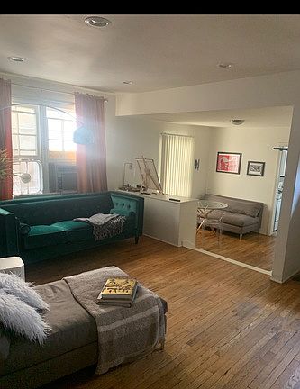 3rd image of 1833 S Beverly Glen Blvd