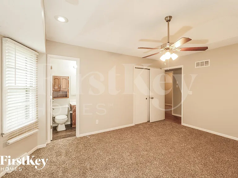 804 NE Karapat Dr — Photo 10