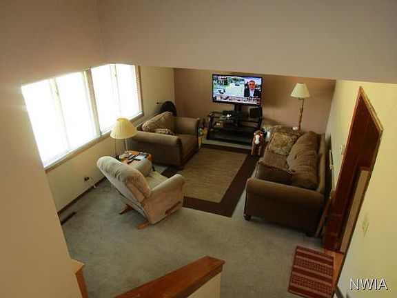 4th image of 805 El Paso Dr