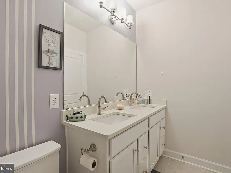 411 W Ponds Edge Dr — Photo 36