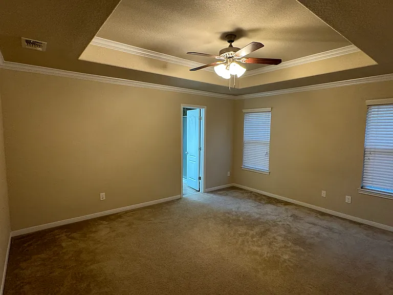 703 Hailie — Photo 6
