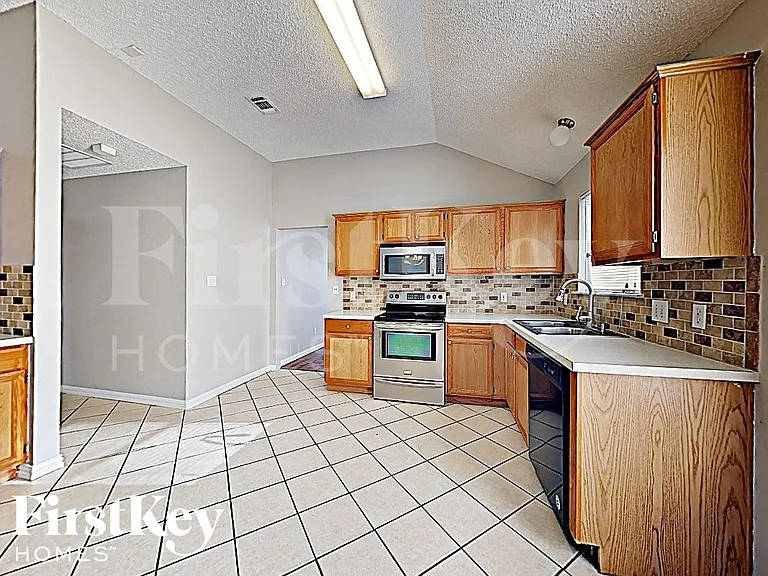 3955 Cypress Gardens Dr — Photo 4