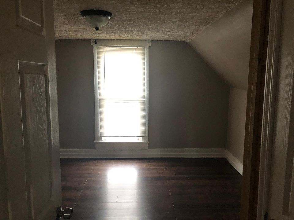 One bedroom comes with one walk-in closet and an additional closet