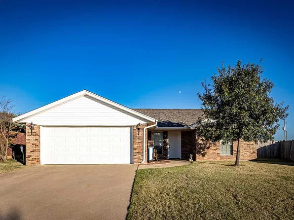 126 SE Churchill Way, Lawton, OK 73501