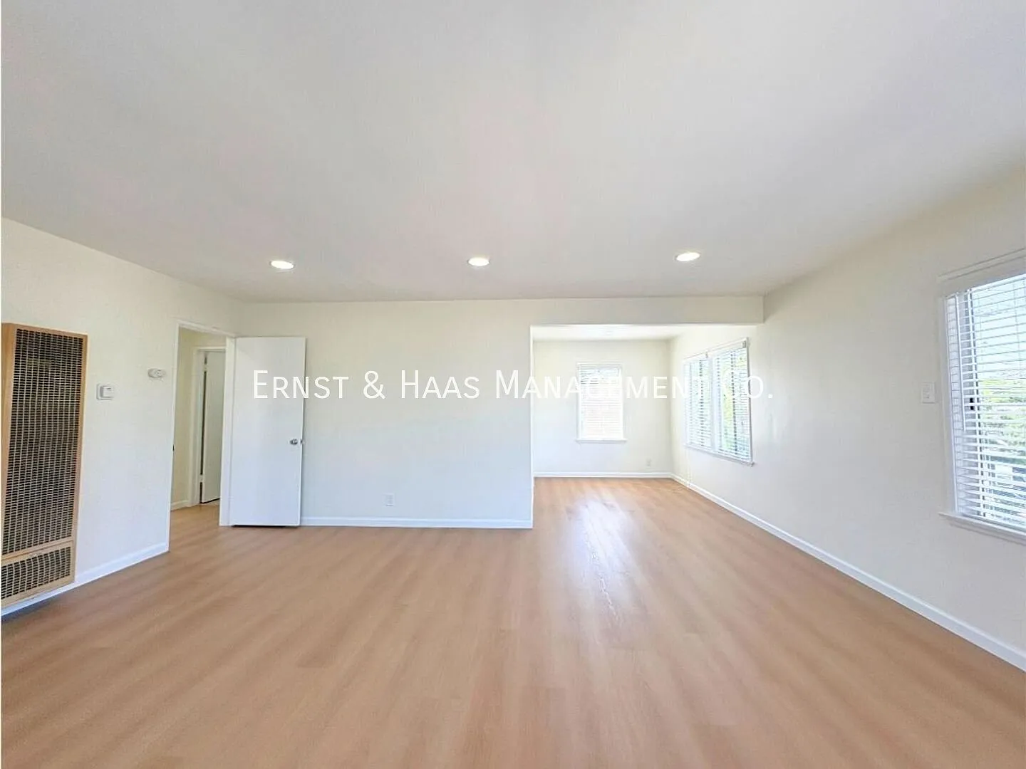 Lovely 2-Bedroom Apartment with Private Garage! — Photo 4