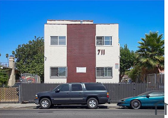 1st image of 711 W 82nd St