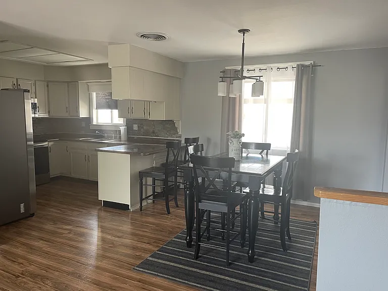 615 Virginia Ct — Photo 5