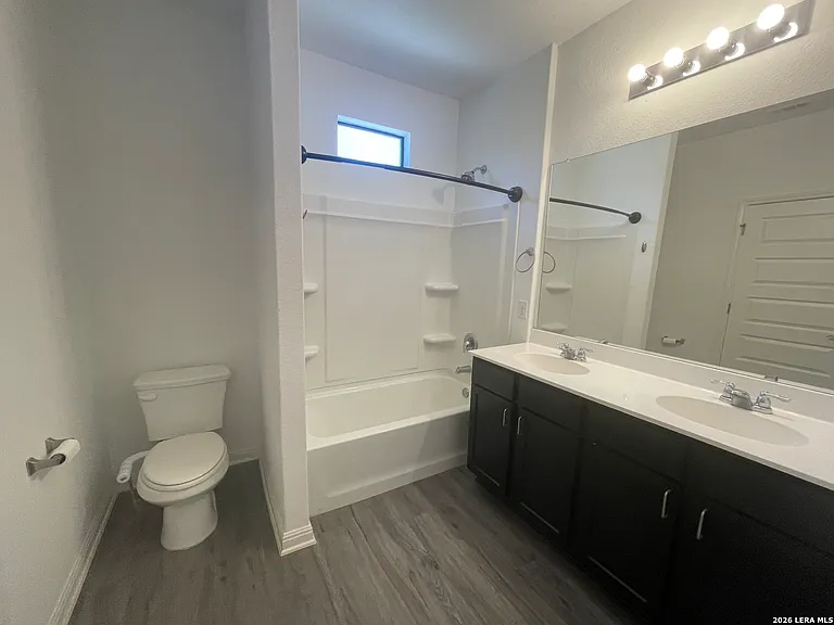 418 Lockhart — Photo 8