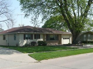 616 Elm St, Pella, IA 50219