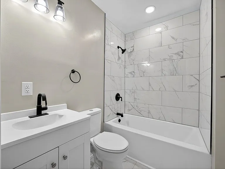 2218 Holt Dr — Photo 11