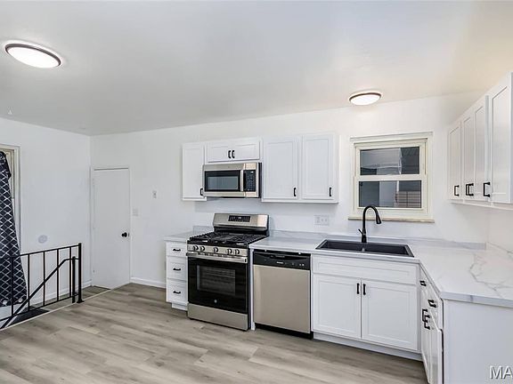 5th image of 1478 Boardwalk Ave