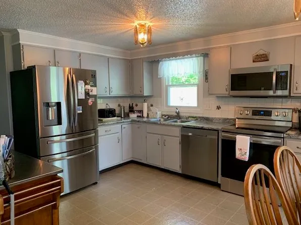 96 Pleasant Heights, West Rutland, VT 05777