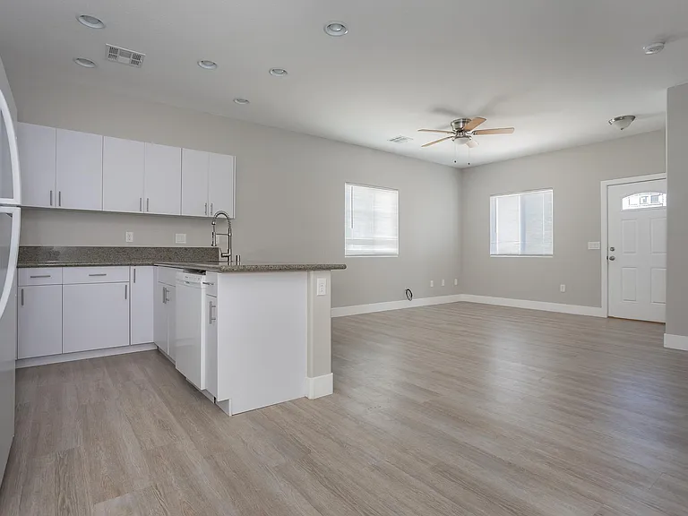 1561 S Dandelion St #1 — Photo 17