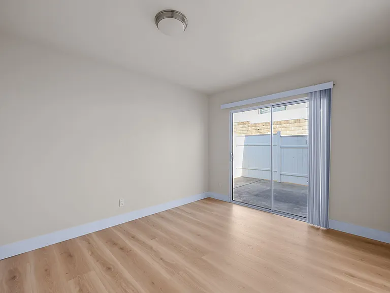 4958 N Maywood Ave #1A — Photo 8