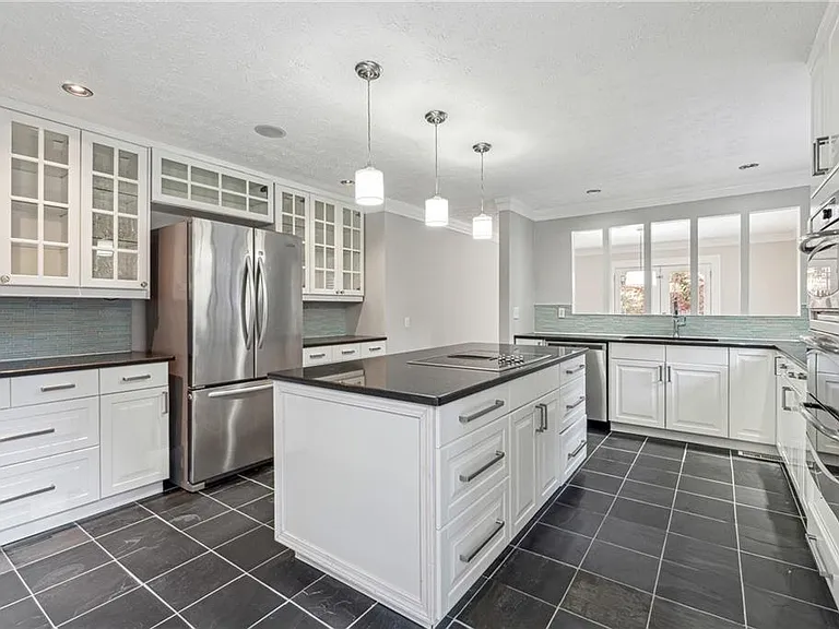 6895 Riverside Dr — Photo 14