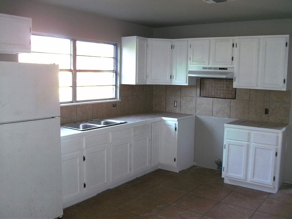 2nd image of 3733 Kenwood