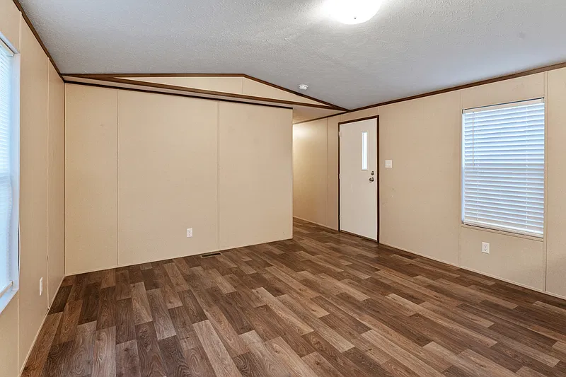 3 bed, 2.0 bath, 924 sqft, $1,299 — Photo 3