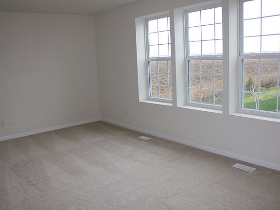 19'4" x 12'0" Owner's Suite