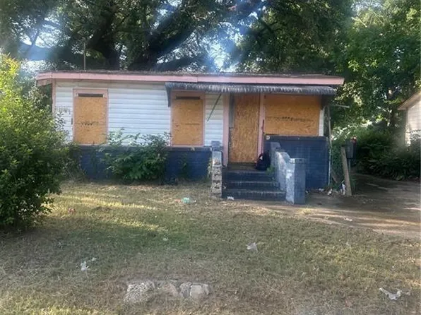 2812 Lecren St, Mobile, AL 36607