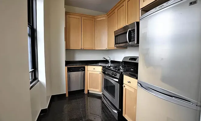 Rented by Manhattan Realty Group | media 4