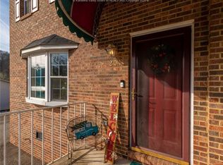 201 Kensington Ct, Nitro, WV 25143