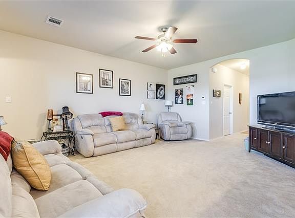 5th image of 10421 Manhassett Dr