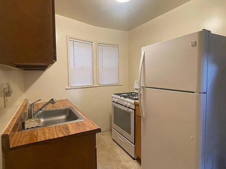 2450 Rogue River Hwy #3 — Photo 5