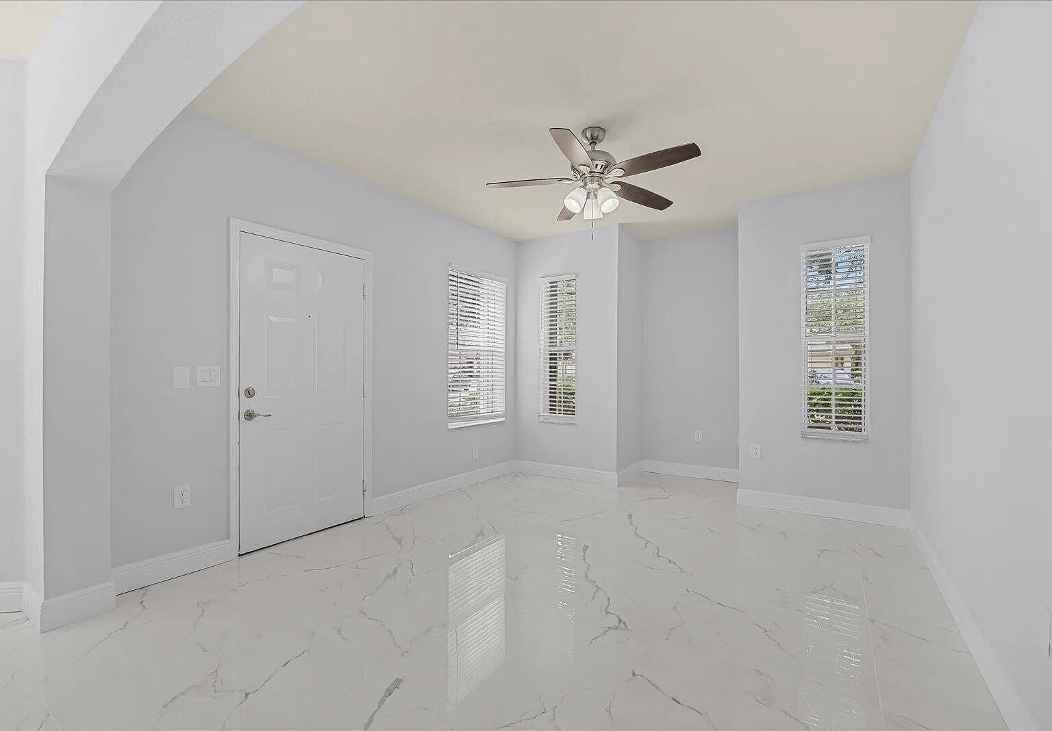 3 bed, 2.0 bath, 1467 sqft, $2,350 — Photo 3