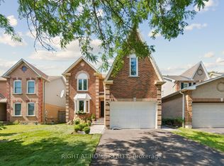 16 Ian Fleming Cres, Whitby, ON L1R 2E2