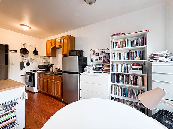 5th image of 290 Saint James Pl APT 3F