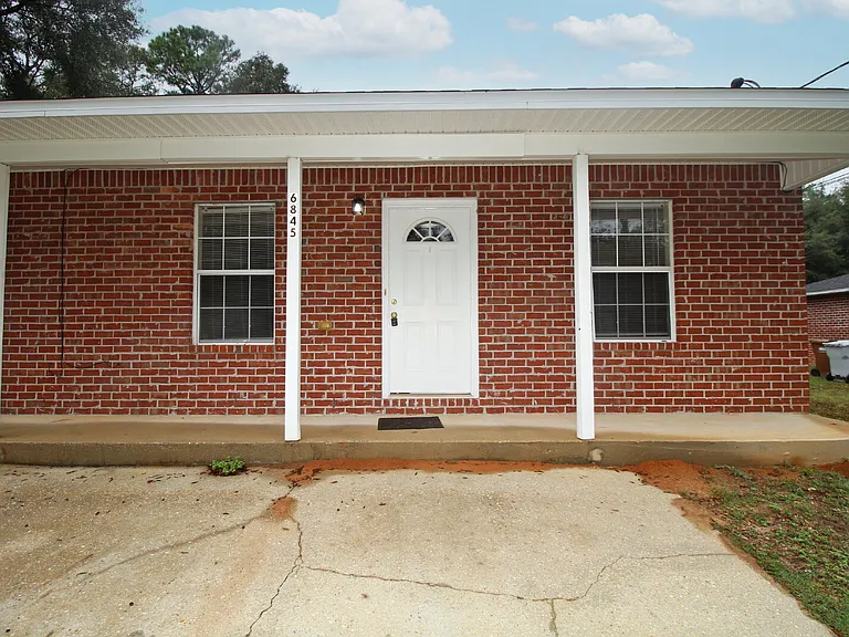 6845 Roundup Ln — Photo 1