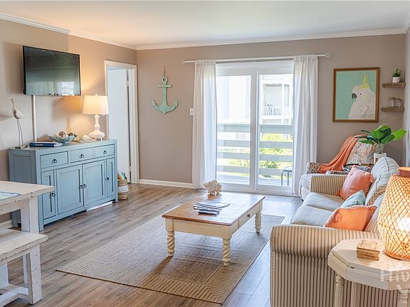 4th image of 85 Van Horne Avenue #7A