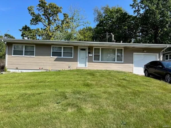 8920 Dever Dr, Saint Louis, MO 63136