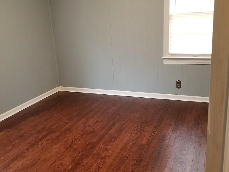915 Stewart Ave — Photo 5