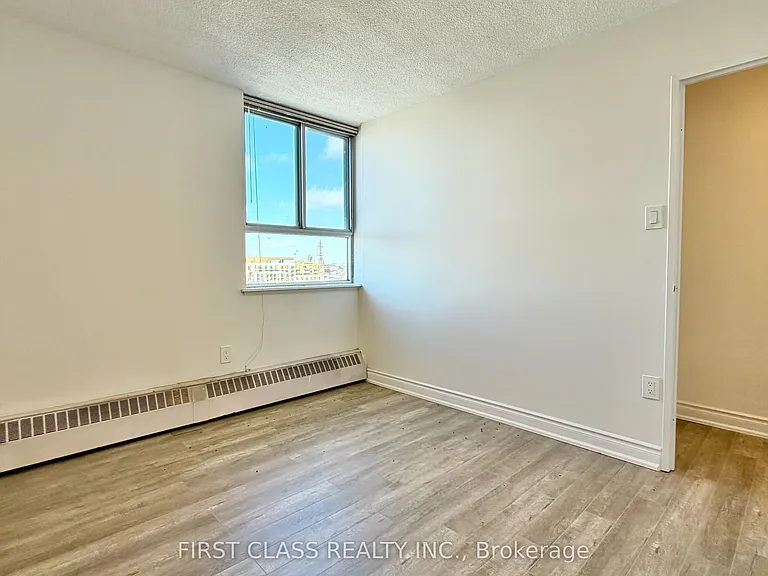 541 Blackthorn Ave #1415 — Photo 24